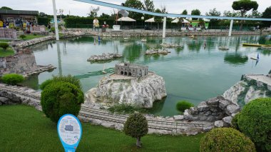Viserba, İtalya - 25 Haziran 2024: İtalya 'nın Rimini kentindeki Miniatura' da bulunan İtalya 'daki Tema Parkı' ndaki Tropea - Küçük ölçekli ünlü çekimlerin yeniden üretimi