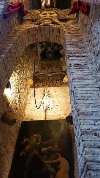 Figueres, İspanya - 20 Eylül 2024: Dali Müzesi 'nin detayları 28 Eylül 1974' te açıldı ve Salvador Dali 'nin Figueras, Katalunya, İspanya' daki en büyük çalışma koleksiyonuna ev sahipliği yaptı.