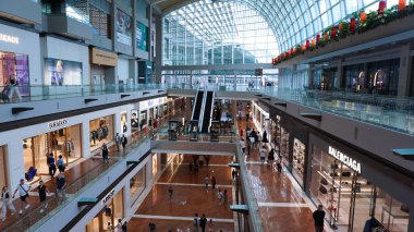 Singapur - 20 Ocak 2025: 20 Ocak 2025 'te Singapur' daki Marina Bay Sands 'deki Gucci mağazasının iç çekimleri