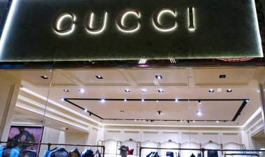 Singapur - 20 Ocak 2025: 20 Ocak 2025 'te Singapur' daki Marina Bay Sands 'deki Gucci mağazasının iç çekimleri