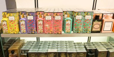 Antalya, Türkiye - 11 Mayıs 2024: Gucci 'den farklı türde parfüm alışverişi