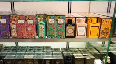 Antalya, Türkiye - 11 Mayıs 2024: Gucci 'den farklı türde parfüm alışverişi
