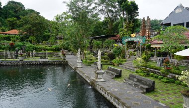 Bali, Endonezya - 14 Temmuz 2024: Endonezya 'daki Su Sarayı Tirta Ganga
