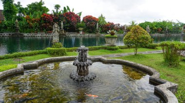 Bali, Endonezya - 14 Temmuz 2024: Endonezya 'daki Su Sarayı Tirta Ganga