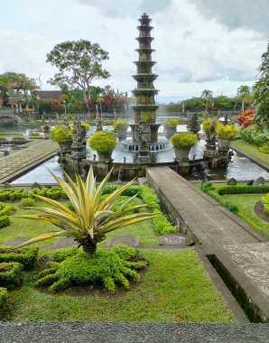 Bali, Endonezya - 14 Temmuz 2024: Endonezya 'daki Su Sarayı Tirta Ganga