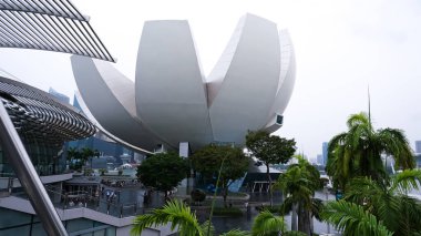 Singapur - 20 Ocak 2025: Sanat Bilimleri Müzesi. Marina Bay Sands 'in ilgi çekici yerlerinden biri. Toplam 6000 metrekarelik bir alana sahip 21 galeri alanı var..