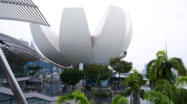 Singapur - 20 Ocak 2025: Sanat Bilimleri Müzesi. Marina Bay Sands 'in ilgi çekici yerlerinden biri. Toplam 6000 metrekarelik bir alana sahip 21 galeri alanı var..