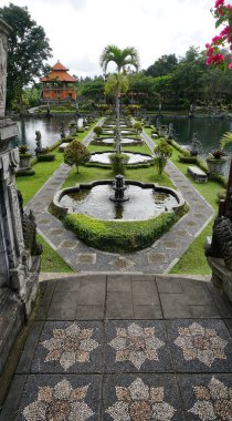 Bali, Endonezya - 14 Temmuz 2024: Endonezya 'daki Su Sarayı Tirta Ganga