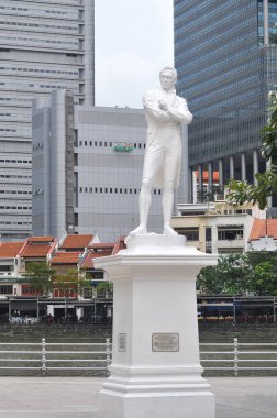 Singapur - 21 Ocak 2025: Singapur nehri yakınlarındaki Sir Stamford Piyango Heykeli