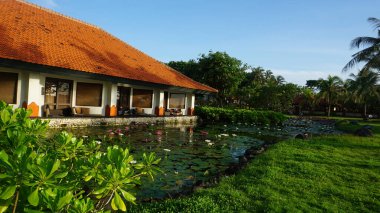 Nusa Dua, Bali, Endonezya - 18 Ocak 2025: Endonezya 'da Bali, Nusa Dua' daki Grand Hyatt Bali tatil beldesinde lüks villa.