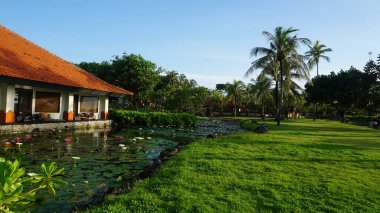 Nusa Dua, Bali, Endonezya - 18 Ocak 2025: Endonezya 'da Bali, Nusa Dua' daki Grand Hyatt Bali tatil beldesinde lüks villa.
