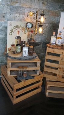 Medan, Endonezya - 17 Ocak 2025: Sababay 'da göster. Buleleng, Bali, Endonezya 'da şarap üreticilerine yardım etmek için Mulyati Gozali ve Evy Gozali tarafından başlatılan bir şarap markası.