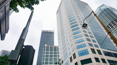 Singapur - 21 Ocak 2025: Manulife Kulesi, Manulife Singapur Pte Ltd 'nin evi, 8 Cross Caddesi, Singapur' un Merkez İş Bölgesi 'nde bir dönüm noktası..