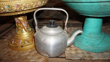 Bu çaydanlık bir sanat eseri, antika çaydanlık.