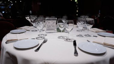 Trieste, İtalya - 9 Mayıs 2025: MSC Fantasia 'daki restoran ve masaların içi
