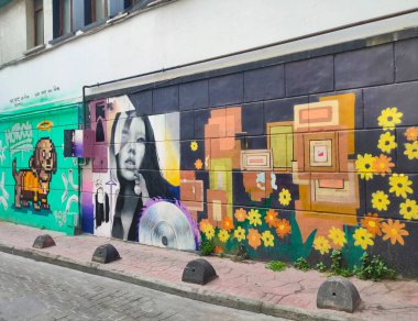 İstanbul, Türkiye - 6 Mayıs 2025: İstanbul, Türkiye 'de Sokak Sanatları ve Resimleri 6 Mayıs 2025