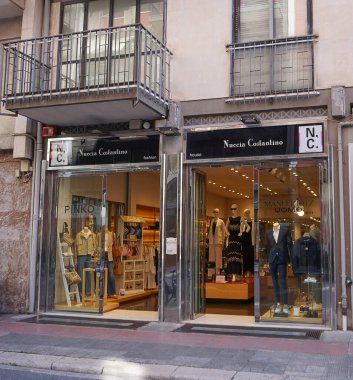 Bari, İtalya - 10 Mayıs 2025: Nuccia Costantino-NC Moda Mağazası Logosu 10 Mayıs 2025