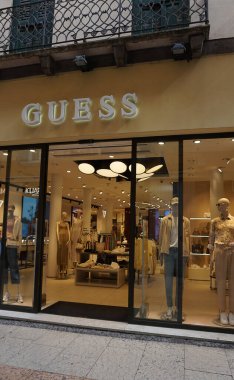 Verona, İtalya - 12 Mayıs 2025: Sanırım bir Amerikan giyim markası ve perakendecisi..