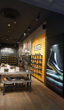 Verona, İtalya - 12 Mayıs 2025: Dr. Martens Mağaza logosu katı ayakkabı ve iş botları için ünlü markanın logosu, birçok renk ve desen mevcuttur.
