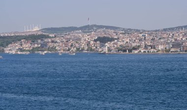 Yeni Kucuk Camlica TV Radyo Kulesi, İstanbul 'un Uskudar ilçesinde gözlem güverteleri ve restoranları olan bir haberleşme kulesi.