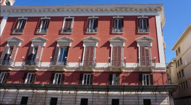 Bari, İtalya - 10 Mayıs 2025: Palazzo del Governo - 1830 yılında inşa edilen neoklasik saray şu anda İtalya 'nın Bari şehrinde 10 Mayıs 2025 tarihinde ilçe merkezi konumundadır.