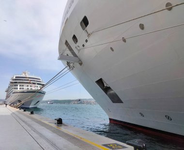 İstanbul, Türkiye - 6 Mayıs 2025: İstanbul, Türkiye 'deki Msc Fantasia yolcu gemisi 6 Mayıs 2025