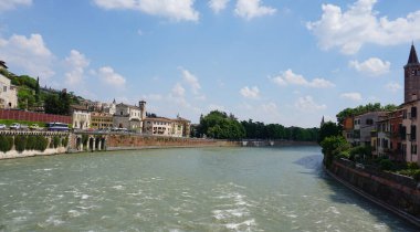 Verona 'nın havadan görünüşü. Şehrin Adige Nehri, Verona, Veneto, İtalya, Avrupa manzarası