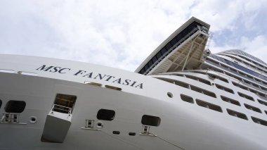 Korfu, Yunanistan - 9 Mayıs 2025: 9 Mayıs 2025 'te Yunanistan' ın Korfu limanındaki yolcu gemisi Msc Fantasia