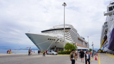 Korfu, Yunanistan - 9 Mayıs 2025: 9 Mayıs 2025 'te Yunanistan' ın Korfu limanındaki yolcu gemisi Msc Fantasia