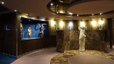 Trieste, İtalya - 9 Mayıs 2025: MSC Fantasia yolcu gemisinde