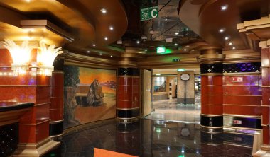 Trieste, İtalya - 9 Mayıs 2025: MSC Fantasia yolcu gemisinde