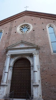Santa Maria della Scala kilisesi, Verona 'nın tarihi merkezinde bir dinsel binadır..