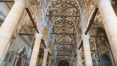 Verona, İtalya - 12 Mayıs 2025: Basilica di Santa Anastasia