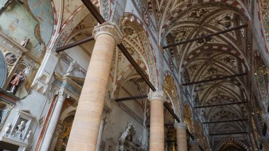 Verona, İtalya - 12 Mayıs 2025: Basilica di Santa Anastasia