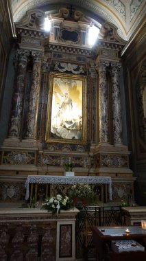 Verona, İtalya - 12 Mayıs 2025: Verona, İtalya 'da San Nicolo' daki beyaz tarihi kilisenin içi.