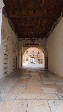 Verona, İtalya - 12 Mayıs 2025 Palazzo del Capitano, Piazza Dante, Verona, İtalya