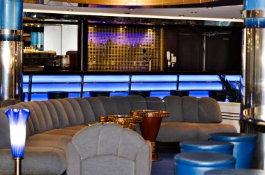 Trieste, İtalya - 9 Mayıs 2025: MSC Fantasia yolcu gemisinde barın içi