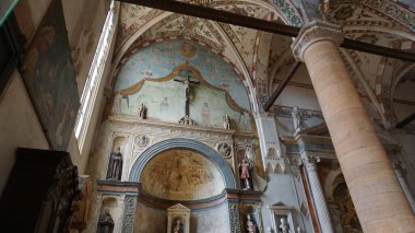 Verona, İtalya - 12 Mayıs 2025: Basilica di Santa Anastasia