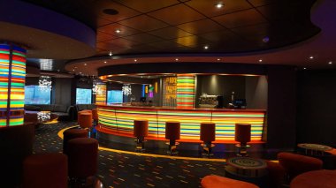 Trieste, İtalya - 9 Mayıs 2025: MSC Fantasia yolcu gemisinde barın içi