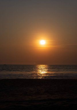 Bali sahilinin manzarası, günbatımı görüntüsü.