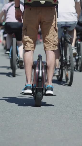 자전거를 사람들이 아스팔트 길에서 바퀴를 사람에 부분적 다음은 대한민국의 목록이다 — 비디오