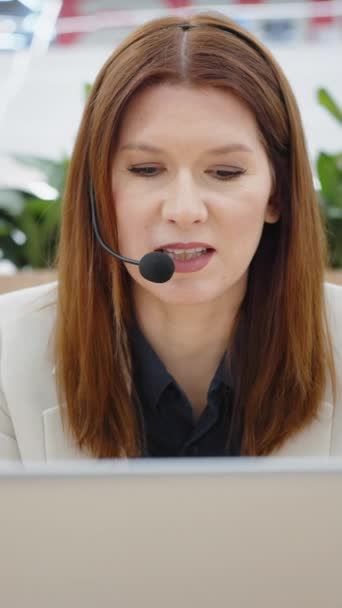 Vertical Screen Operator Call Center Wearing Headset Talking Customer Using — Stock Video