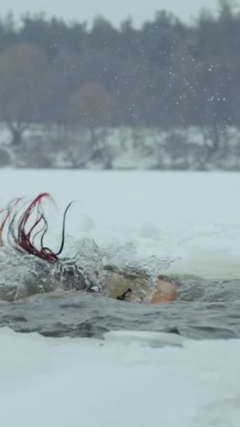 Vertical Screen Muscular Man Beard Braids Diving Ice Hole Screaming — Stockvideo