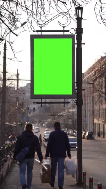 Ekran Pionowy Zielony Ekran Billboard Tłem Ruchu Miejskiego Niewyraźny Transport — Wideo stockowe