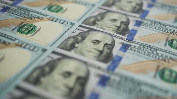 Girando Dinero Efectivo Cien Dólares Estadounidenses Fila Centran Retrato Benjamin — Vídeo de stock