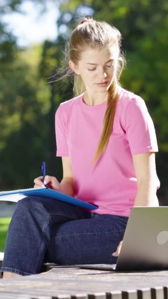 Vertical Young Woman Wearing Pink Shirt Jeans Sitting Bench Park — Stock Video