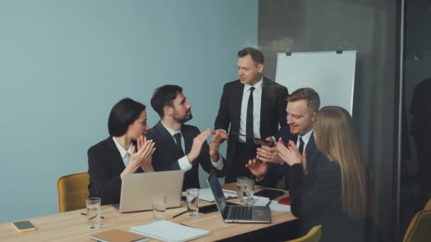 Professional Team Business Meeting Claps Enthusiastically Successful Presentation Led Confident — стокове відео