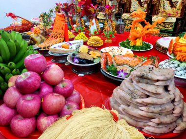 Çin Yeni Yıl Gümrüğü: Tanrılara ve Atalarına Tapma