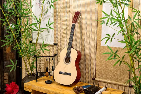 ギターフォーク 木製ギター クラシックギター ロイヤリティフリーのストック画像