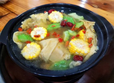 Ekşi ve Tatlı Pineapple Gollum Domuz eti